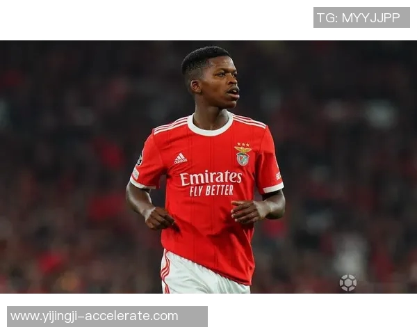 英超激战本菲卡与曼联战成平局乌龙球引发争议判罚引爆全场气氛